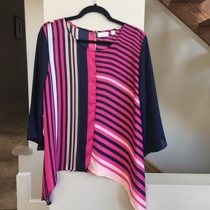 NY AND CO Geometric Sharkbite Tunic Top